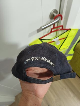 Pack gorra y chaleco de Groundforce