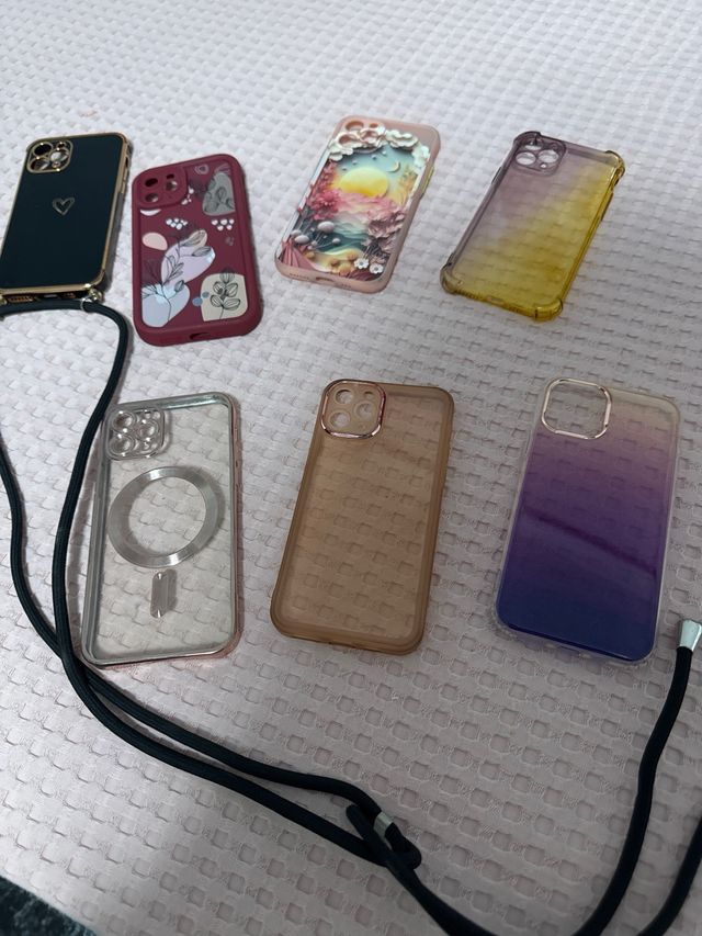 Lote 7 fundas iPhone 11 Pro – varios estilos, buen estado