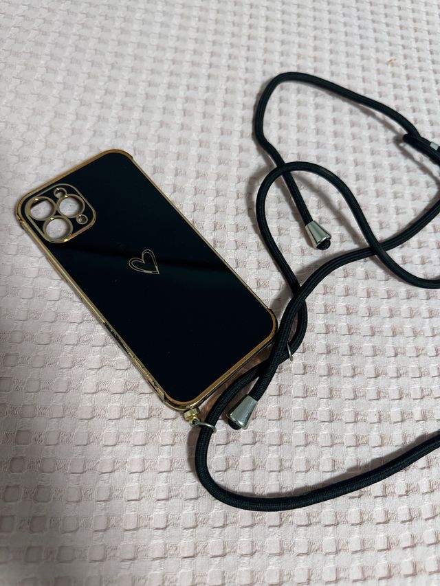 Lote 7 fundas iPhone 11 Pro – varios estilos, buen estado