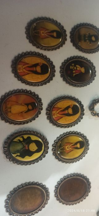 Cadenas y cabuchones. Manualidades