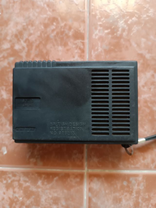 Radio antigua portátil marca Emsonic