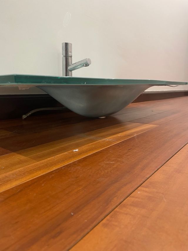 Lavandino da bagno in vetro