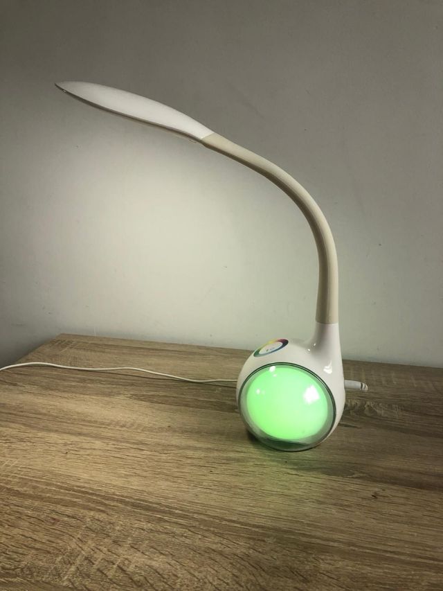 Lámpara escritorio de Led, marca Wilit