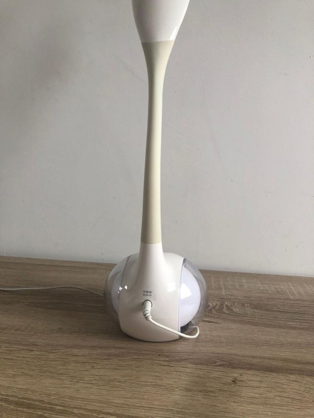 Lámpara escritorio de Led, marca Wilit