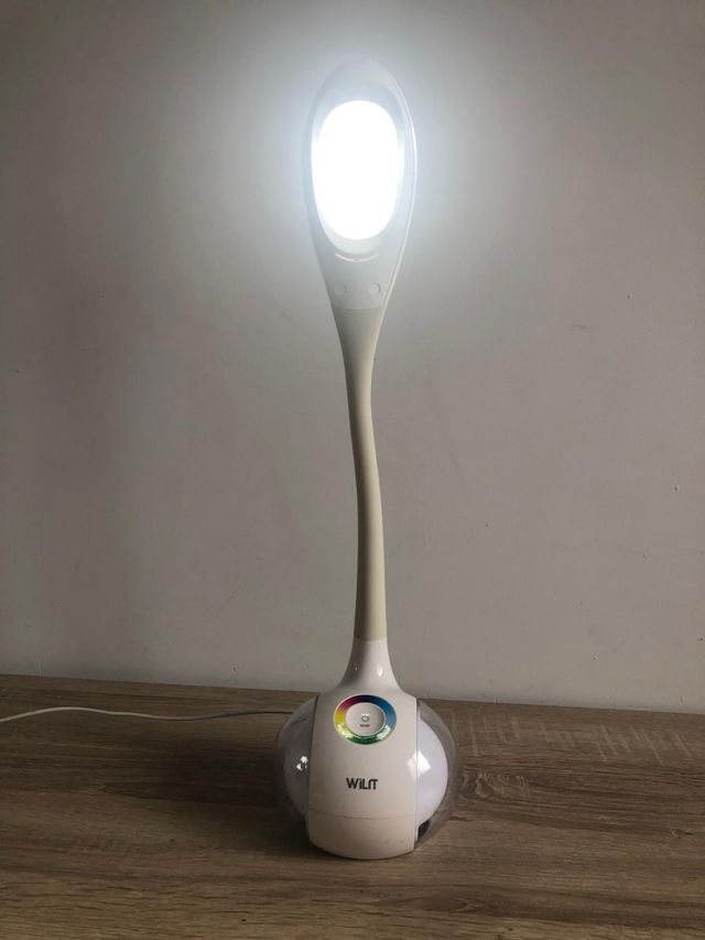 Lámpara escritorio de Led, marca Wilit