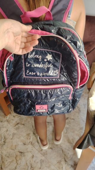 Mochila escolar tipo acolchada+estuche a juego
