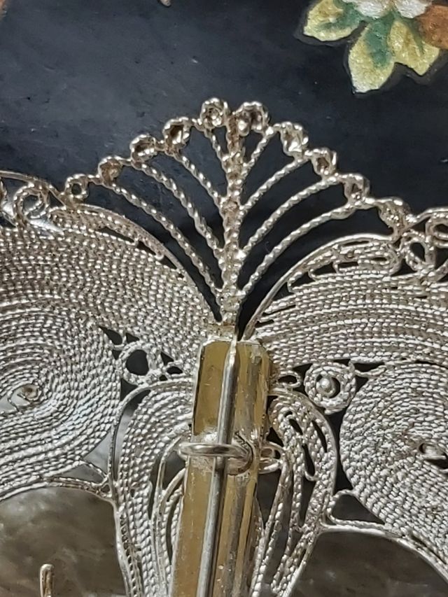 Spilla antica con corallo