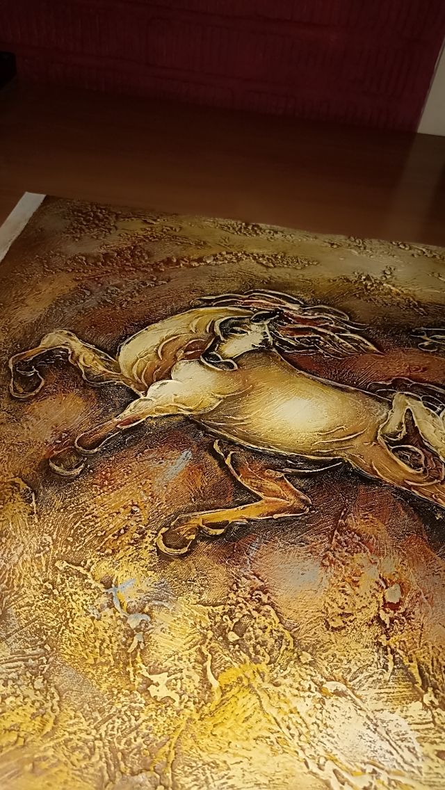 Lamina pintura en relieve