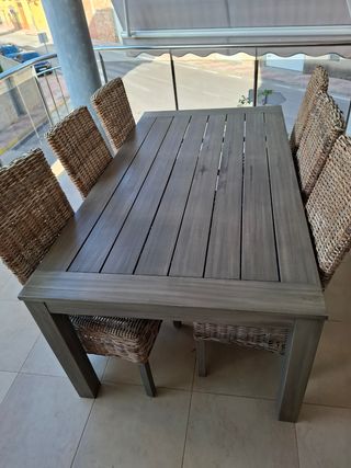 Mesa y sillas terraza