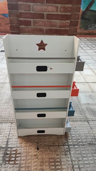 Estantería librería estrecha