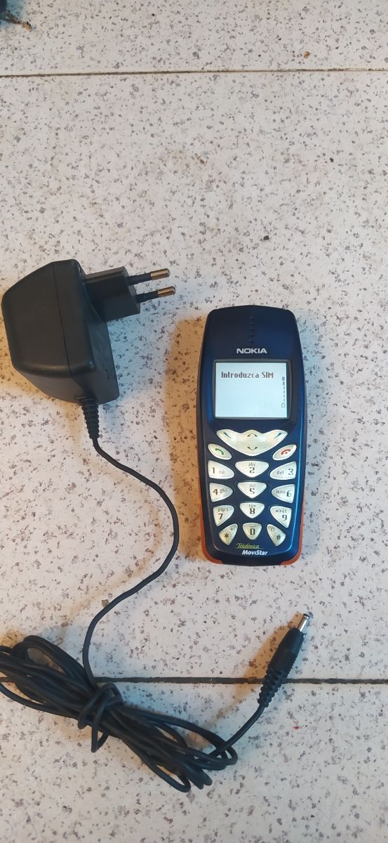 Movil antiguo...NOKIA 3510...ideal para coleccion.