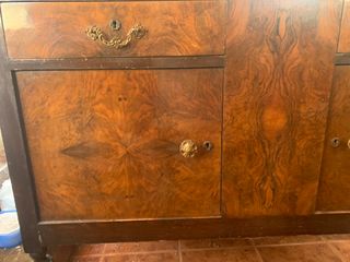 Aparador antiguo con mármol y espejo