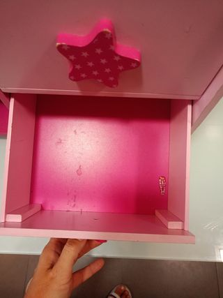 Cama y armario de muñecas de madera