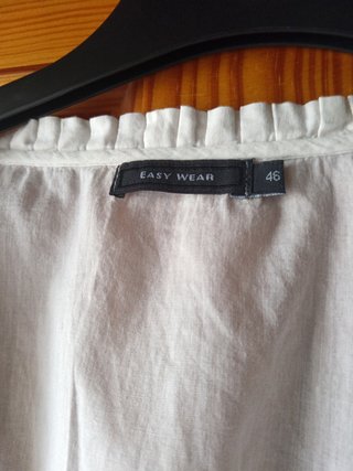 Camisa bordada de chica muy apropiada  para el ver