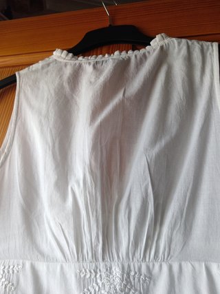Camisa bordada de chica muy apropiada  para el ver