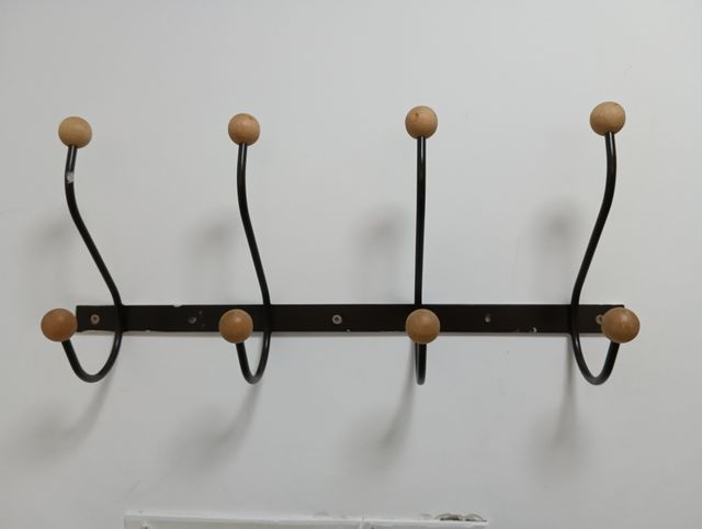 Perchero pared hierro 4 colgadores 0'60x0'25