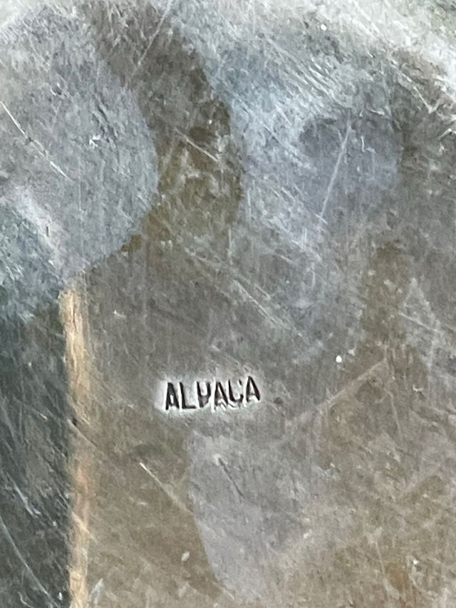 Dos Jarritas de cristal y una de alpaca.