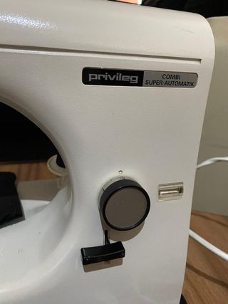 Máquina antigua de coser Privileg