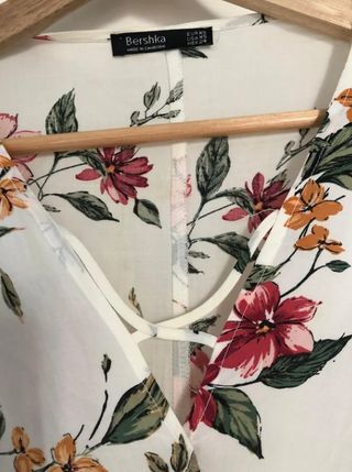 Blusa de flores Bershka
