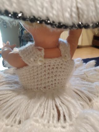 MUÑECA con VESTIDO BORDADO