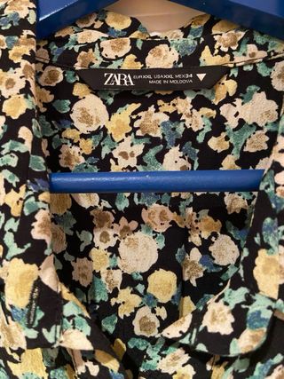 Vestido floral largo de Zara