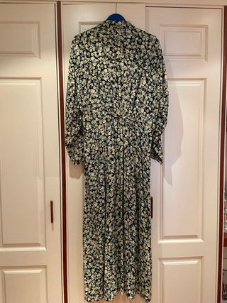 Vestido floral largo de Zara