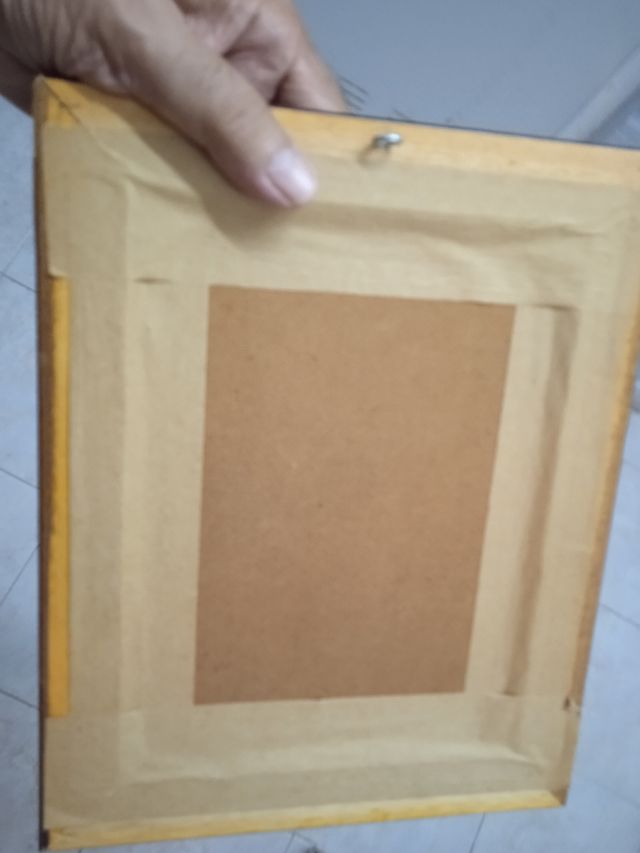 Emblema militar de cerámica enmarcada