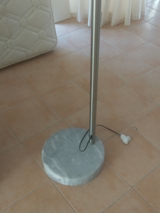 Lámpara de pié curva 
