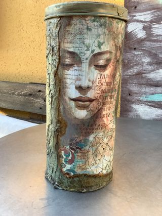 Bote metálico decorado a mano, personalizado, tapa