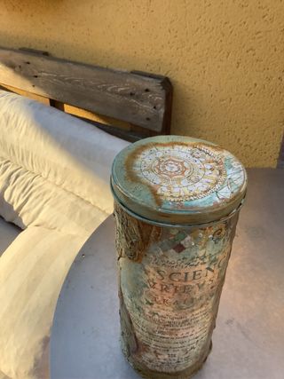 Bote metálico decorado a mano, personalizado, tapa