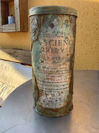 Bote metálico decorado a mano, personalizado, tapa