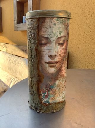 Bote metálico decorado a mano, personalizado, tapa