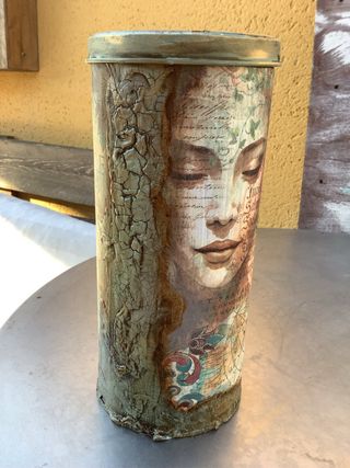 Bote metálico decorado a mano, personalizado, tapa