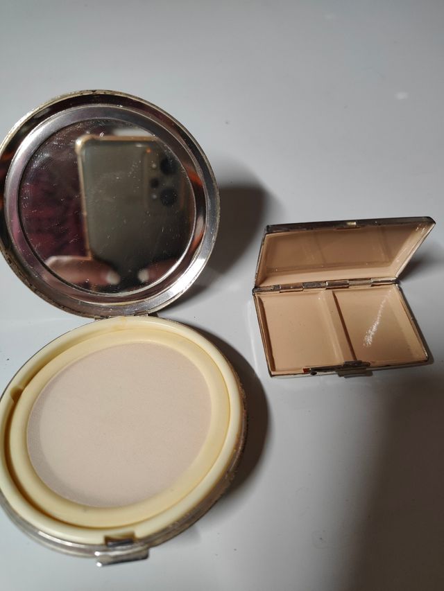 Polvera y pastillero esmaltado vintage