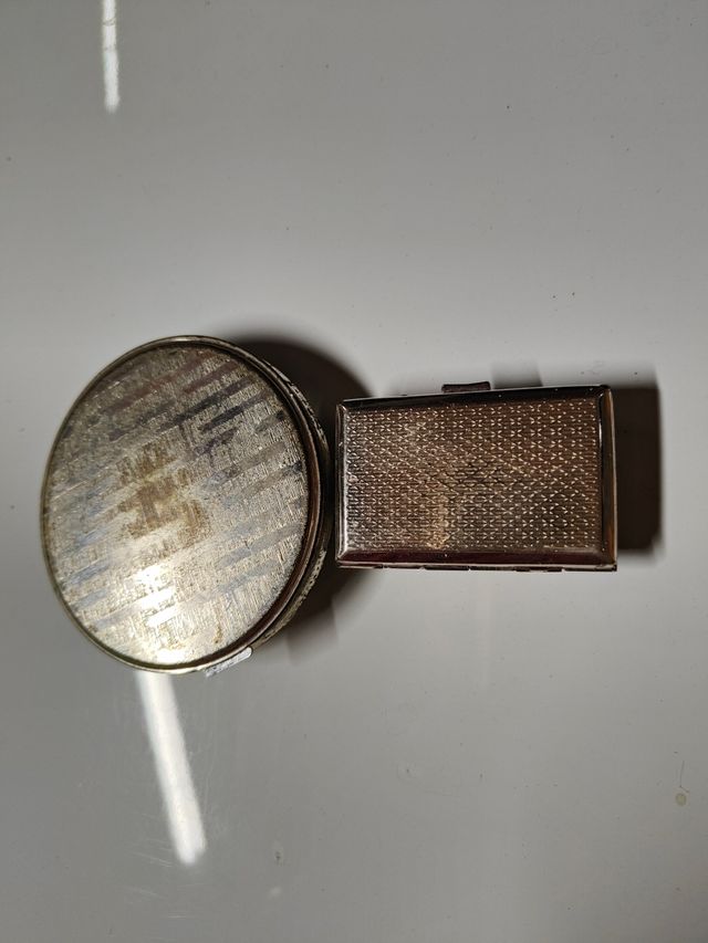 Polvera y pastillero esmaltado vintage