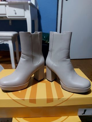 Botines de piel con plataforma color beige