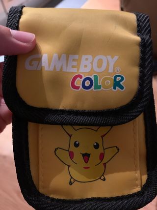 Funda Game Boy Color de Pikachu