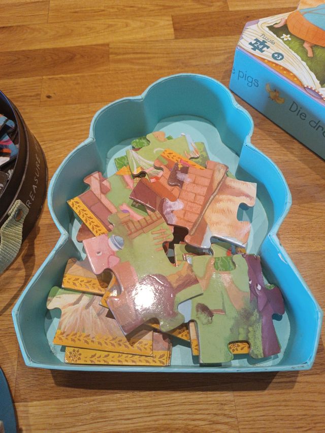 3 Puzzles djeco y janod. Y 2 más de regalo Total 5