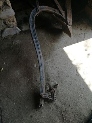 ARADO /APERO AGRÍCOLA ANTIGUO