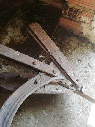 ARADO /APERO AGRÍCOLA ANTIGUO