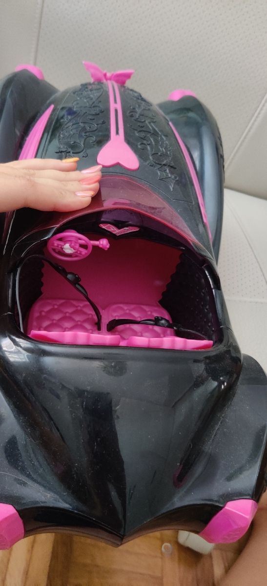 Coche y escritorio Monster High