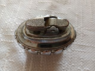 Accendino vintage a benzina anni 60