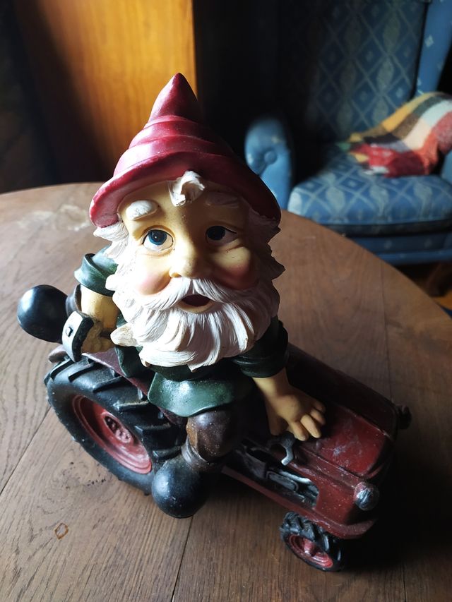 Enanito  con tractor 32cm