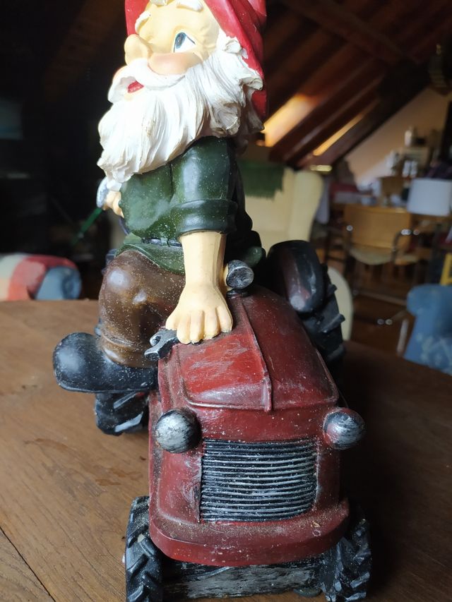 Enanito  con tractor 32cm