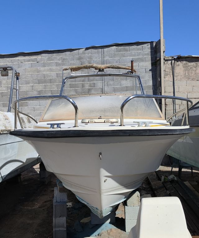 Windy 22, de 6 m motor fueraborda