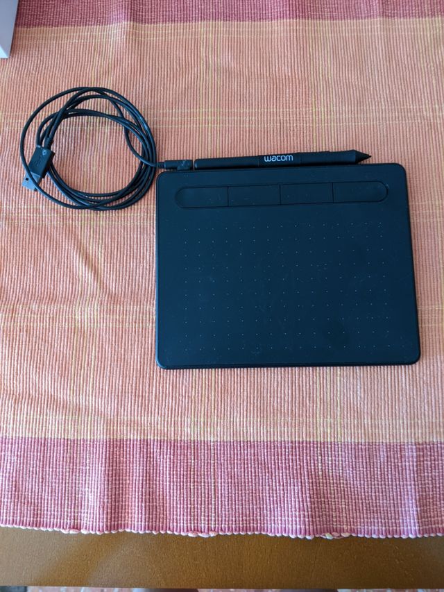 Tableta gráfica. No lleva Bluetooth.