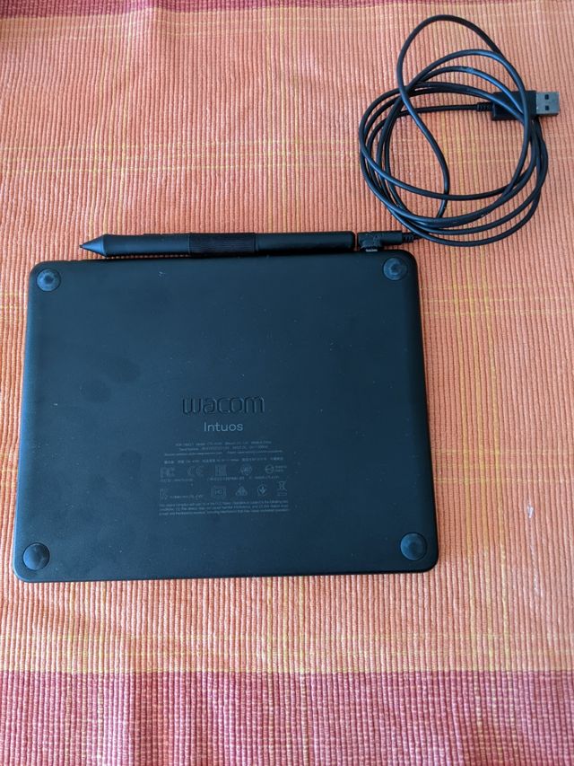 Tableta gráfica. No lleva Bluetooth.