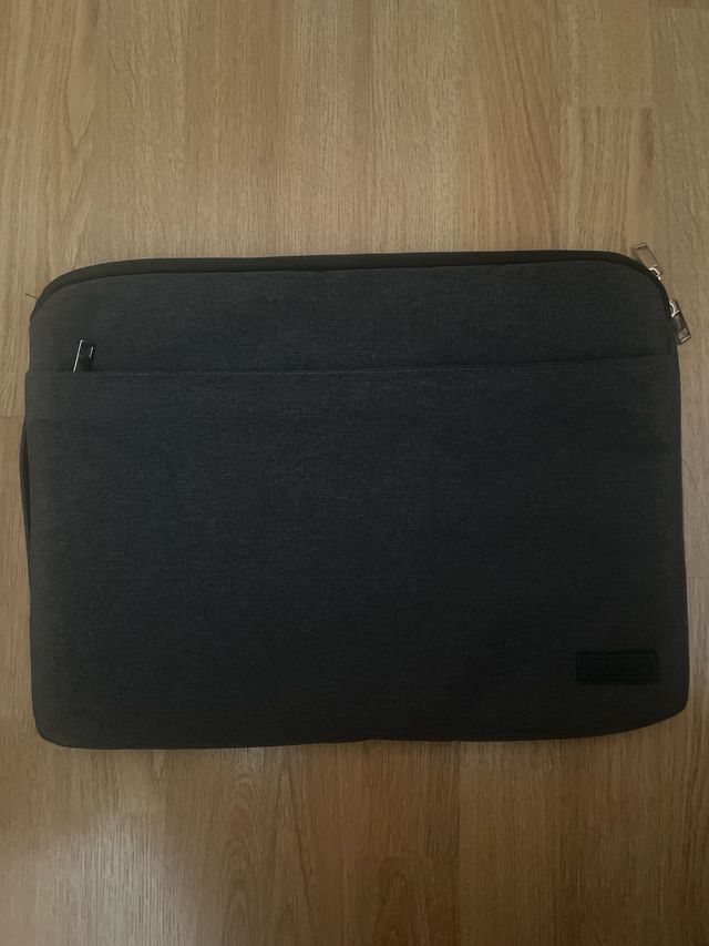 Funda de ordenador nueva con agarre