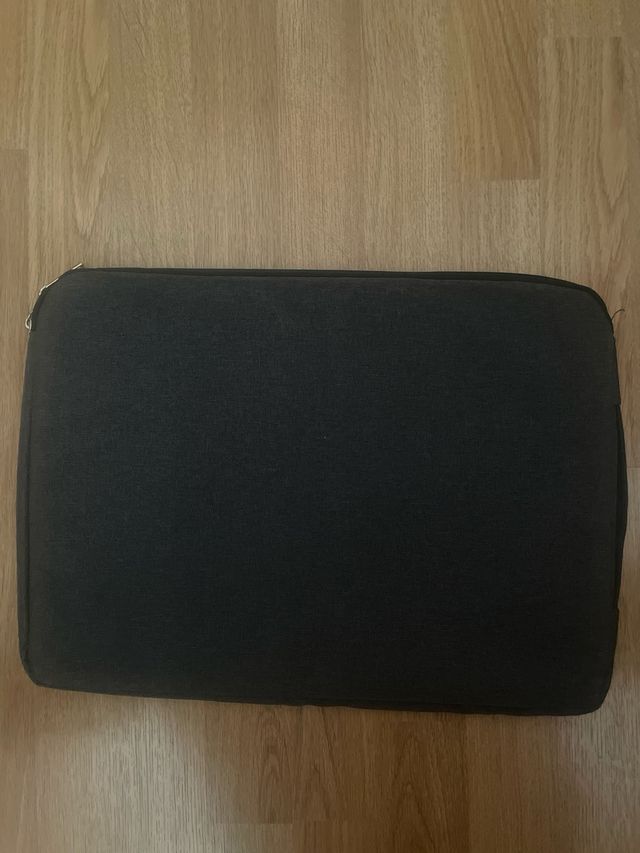 Funda de ordenador nueva con agarre