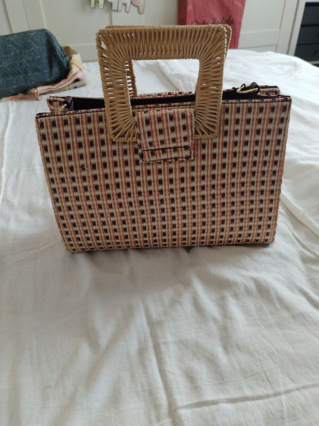 bolso  de mano y bandera cortefiel